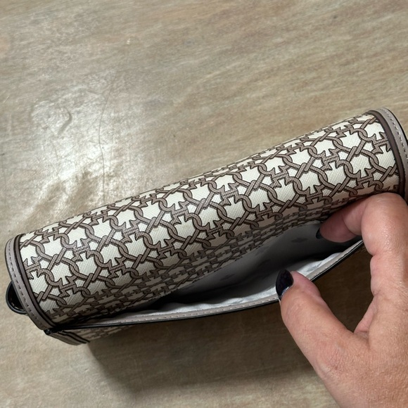 Kate Spade | Crossbody Bag - Picture 4 of 9